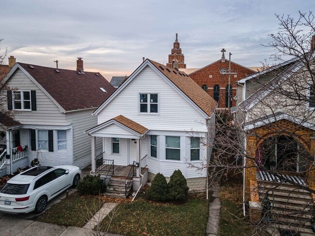 Photo - $1300 - Spacious Hamtramck home