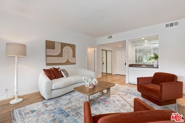 5625 Cambridge Way Unidad 203