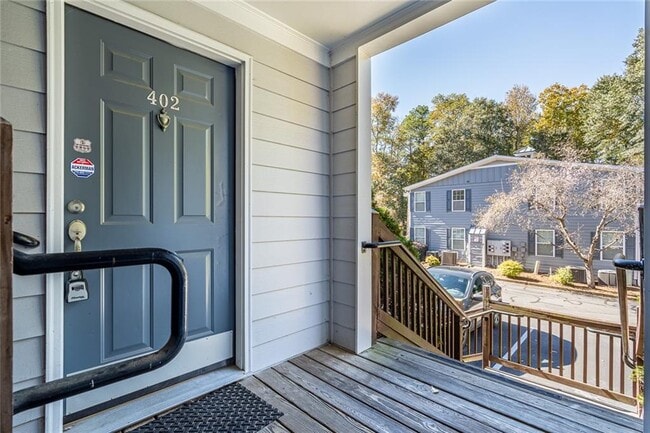 Photo - 402 Madison Ln S E Unidad 402