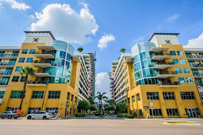 Building Photo - 1208 E Kennedy Blvd Unit 1115