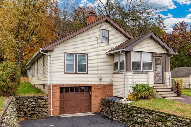 Photo - 430 Old Main St