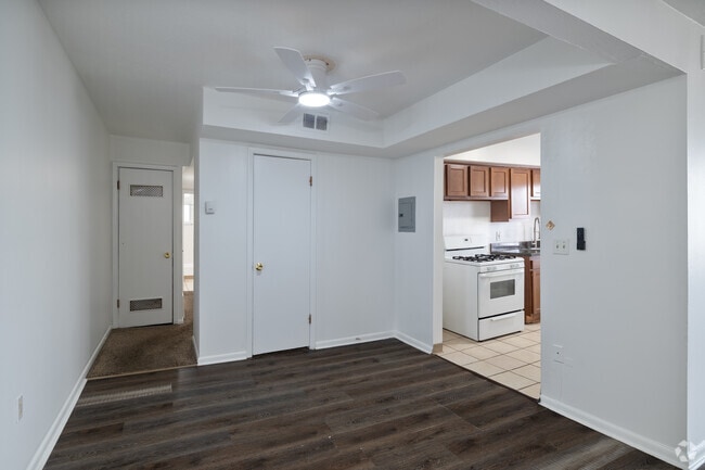 2BR, 1BA - 900SF - Dining Room