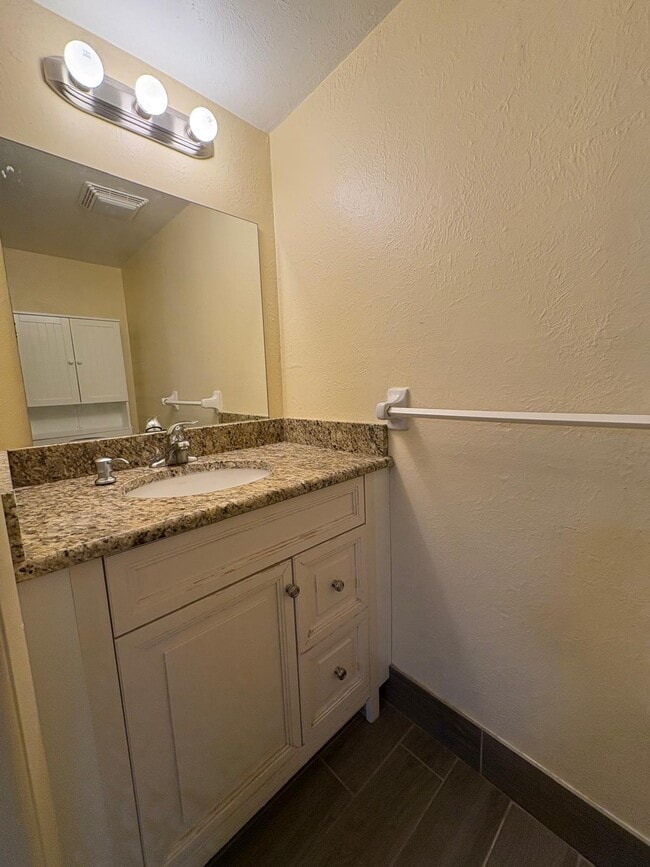 Photo - 802 Shorewinds Dr