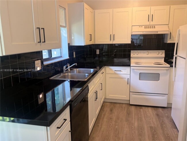 Photo - 159 NW 70th St Unidad 610