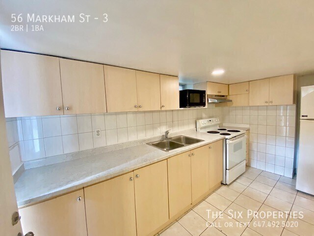 Two Bedroom Lower Level Apartment Near Queen West / Trinity Bellwoods