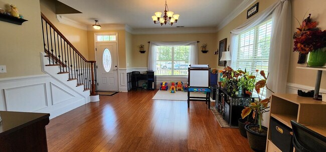 Photo - 910 McCathern Ave