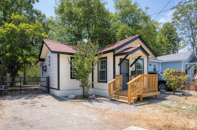 Building Photo - 270 Oelkers St Rental