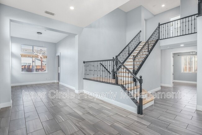 Photo - 812 Shasta Daisy Dr