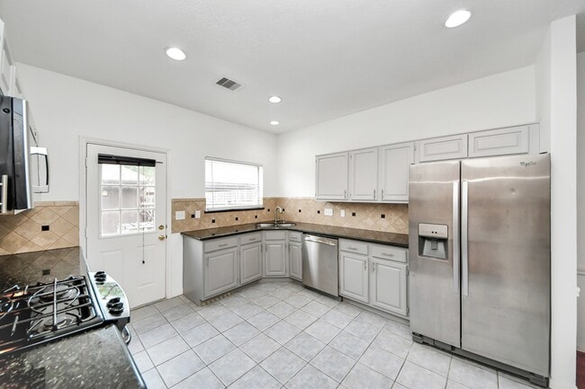 Photo - 2204 Gemini St