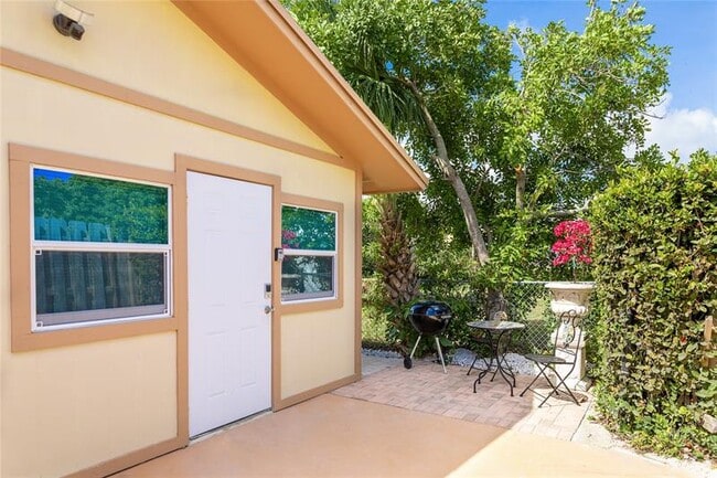 Building Photo - 1724 37th St Rental