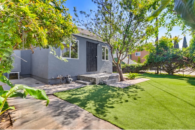 Building Photo - 851 33rd St