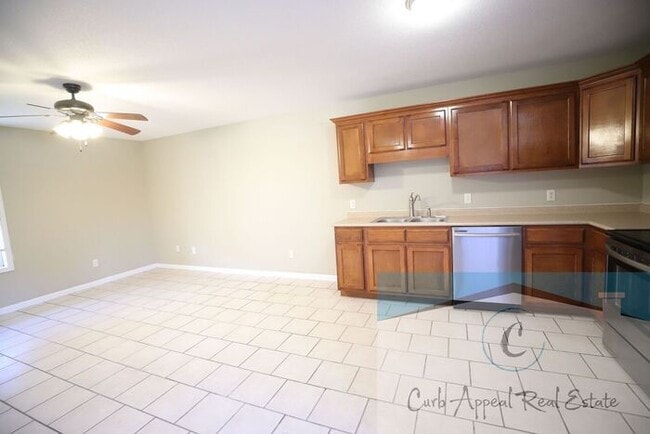 Photo - Utilities included!! Internet included!! Spacious 2 bed /2 full bath apt - includes washer/dryer