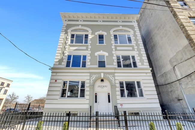 Photo - 155 Clifton Ave