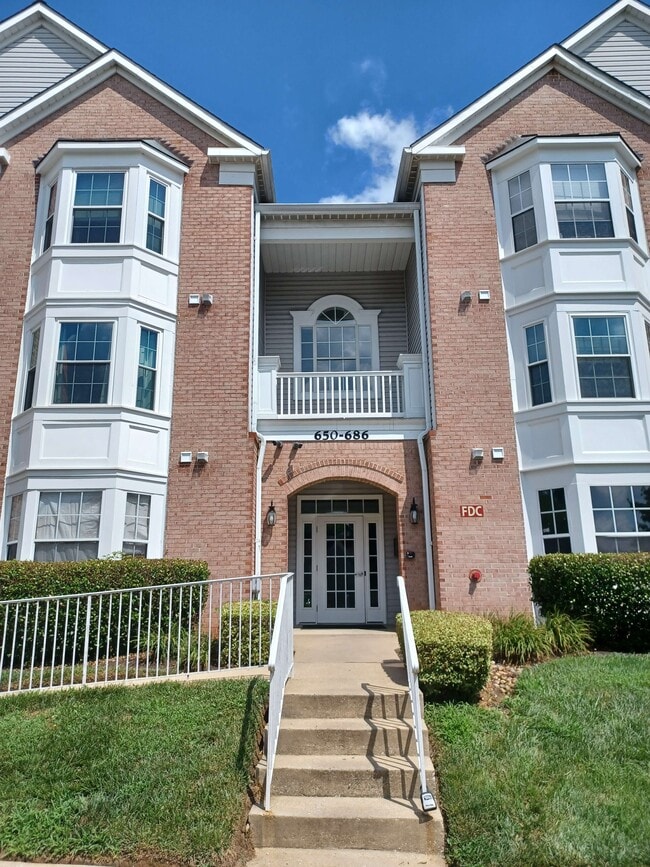 Photo - 664 Kennington Rd Condo