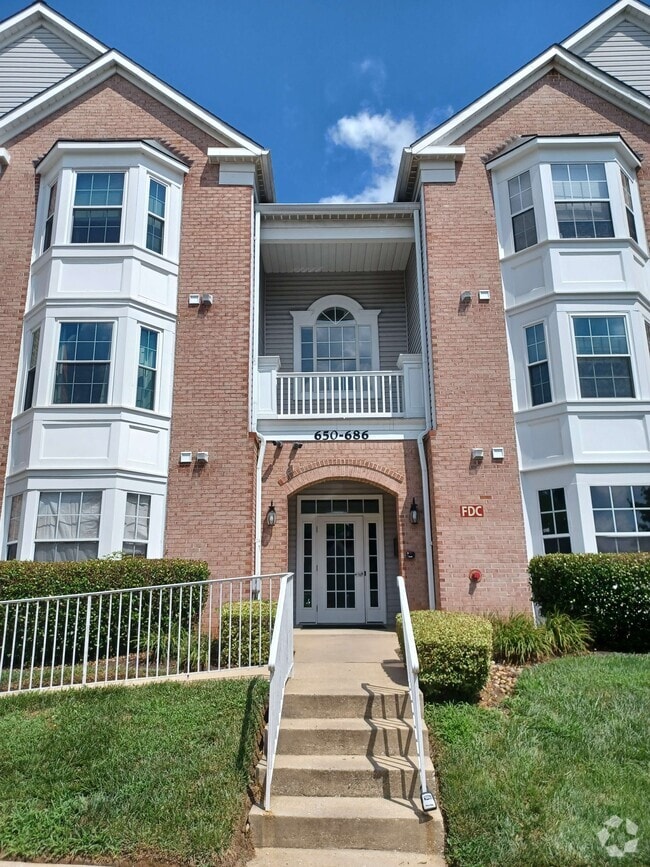 Building Photo - 664 Kennington Rd Rental