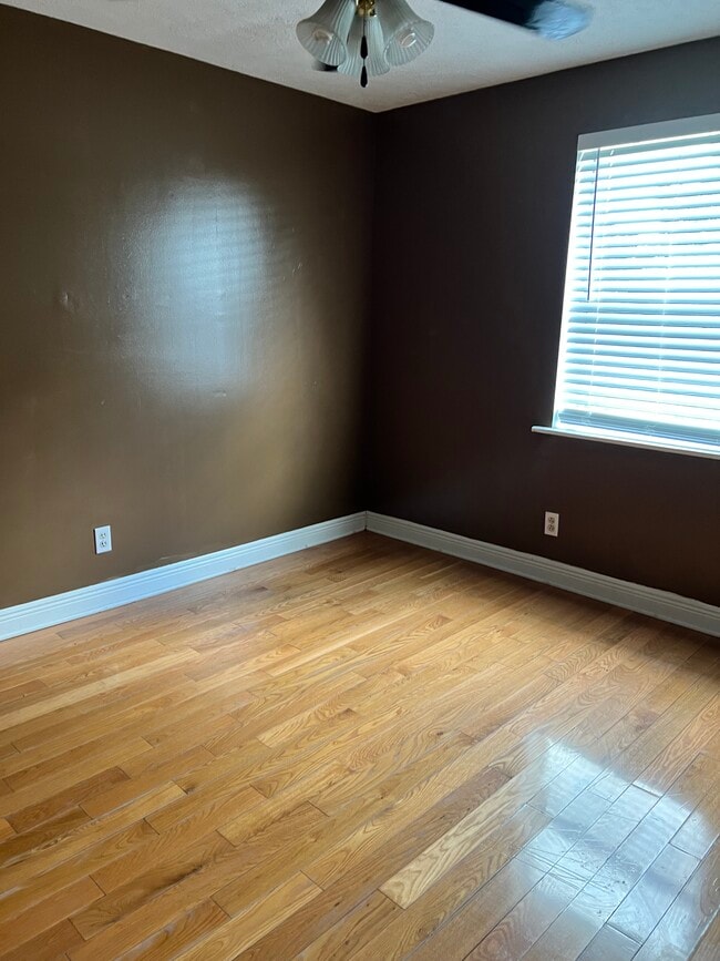 Photo - 525 Maple Ave