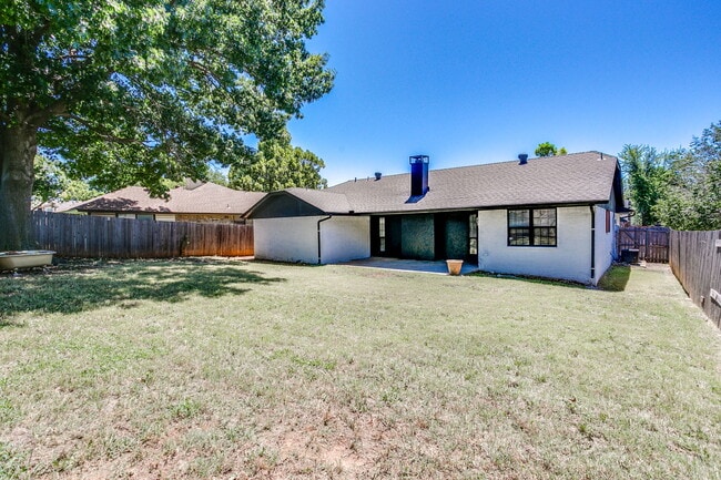 Photo - 1521 E Main St