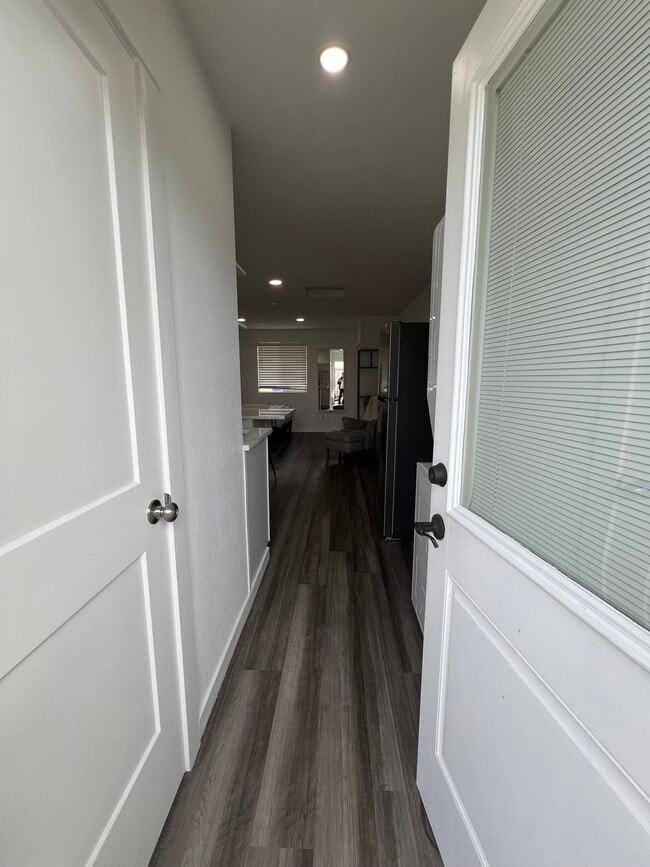 Studio_Door - 5326 Green Hills Ave NE