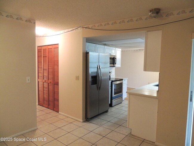Photo - 2049 Ixora Dr W