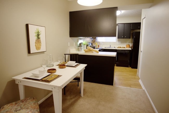 Photo - WOODVIEW PLAZA