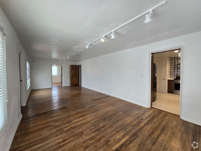 Building Photo - 802 Agua Fria St Rental