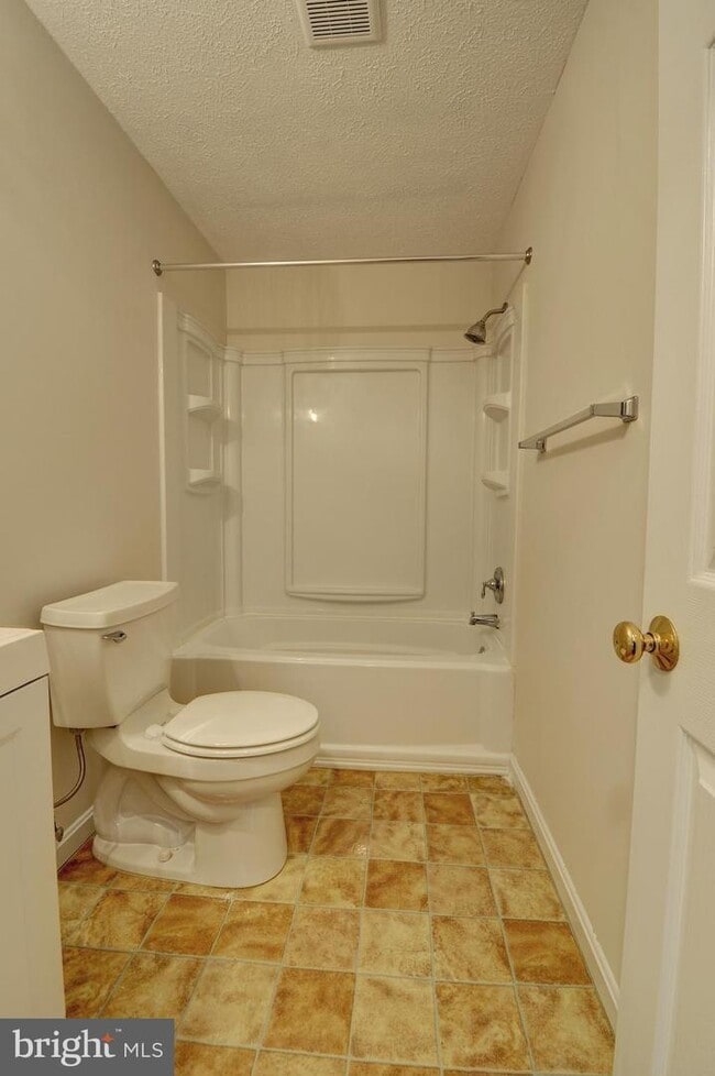 Photo - 121 Deer Hill Ct