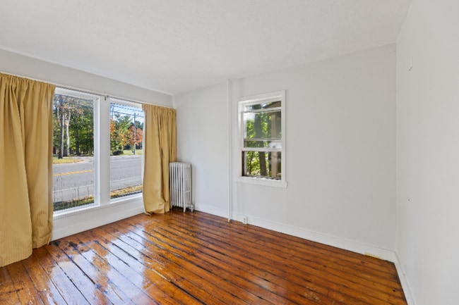 Photo - 1281 Main St