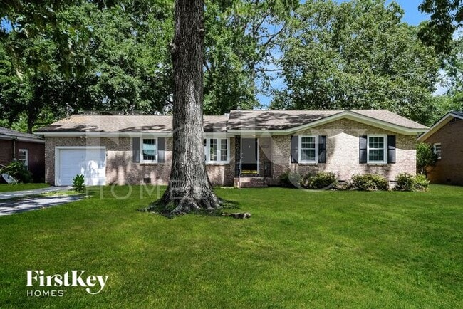 Photo - 2080 Bishop Dr House