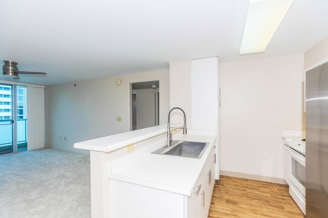 Photo - Country Club Village 6 - 2bd/1bath/2prkg Unit 1116