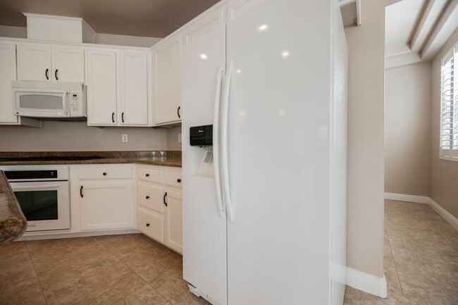 Building Photo - Beautiful Home in a Gated Community