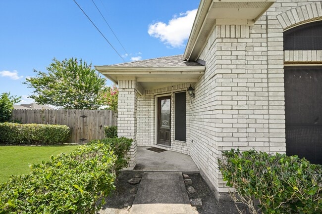 Photo - Spacious 3/2 with an Office in Winfield Lakes!