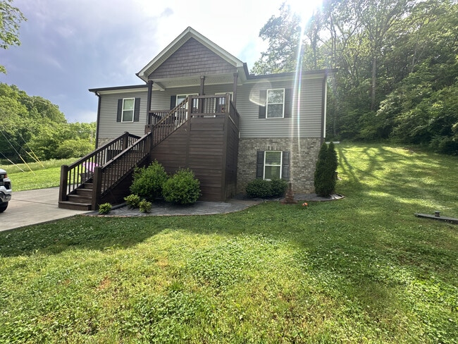 Building Photo - 1512 Williamson Rd Unit Upstairs