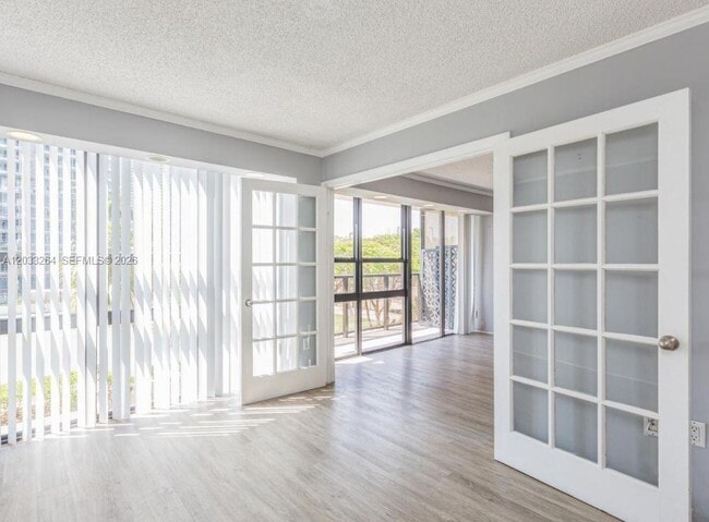 Photo - 600 NE 36th St Unidad 211