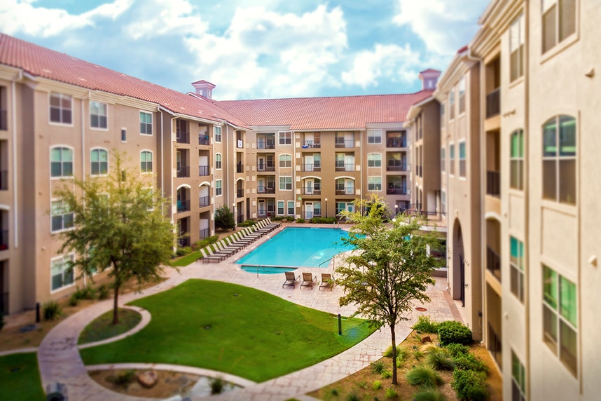 Suites Pool Courtyard
