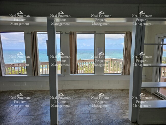 Photo - Studio/1 Bathroom Apartment. 60 steps walk up to the apartment. No parking. Rented as shown Unidad 3