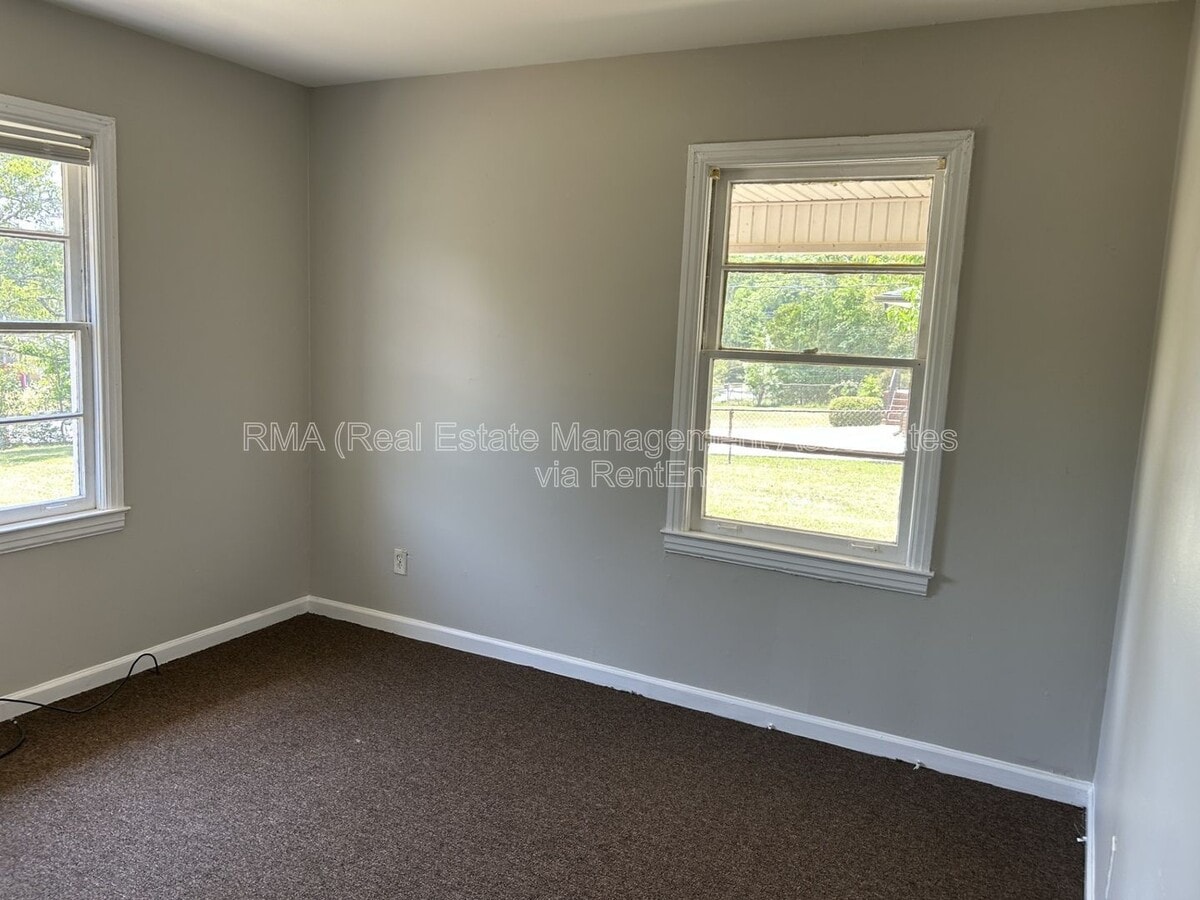 Photo - 413 Springview Dr