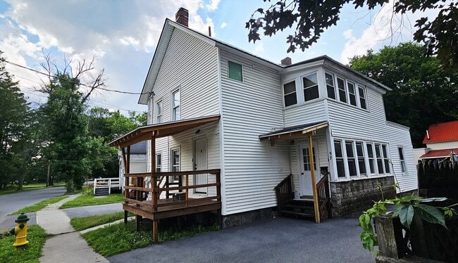 Building Photo - 57 Montcalm St Unit #1 Downstairs Rental
