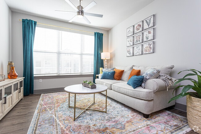 1BR, 1BA - 785SF