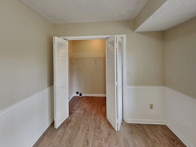 Photo - 5697 Crestwood Dr