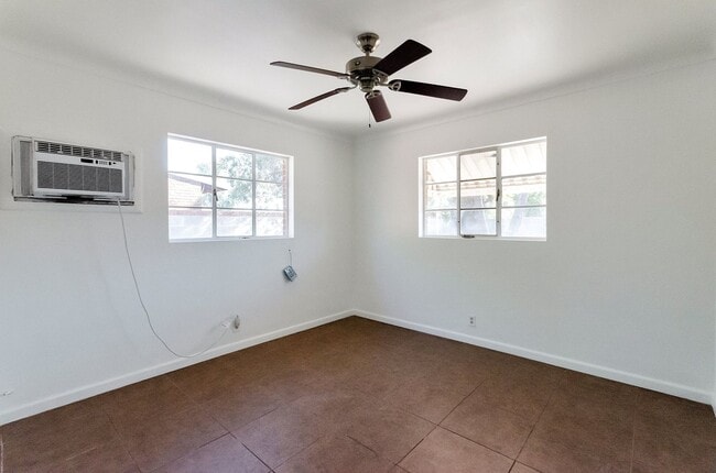 Photo - SFR in CENTRAL LOCATION - CLOSE TO U OF A