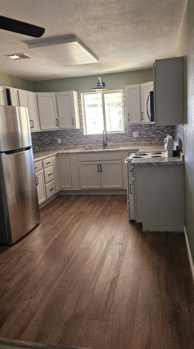 1950 W Donner St Unit B