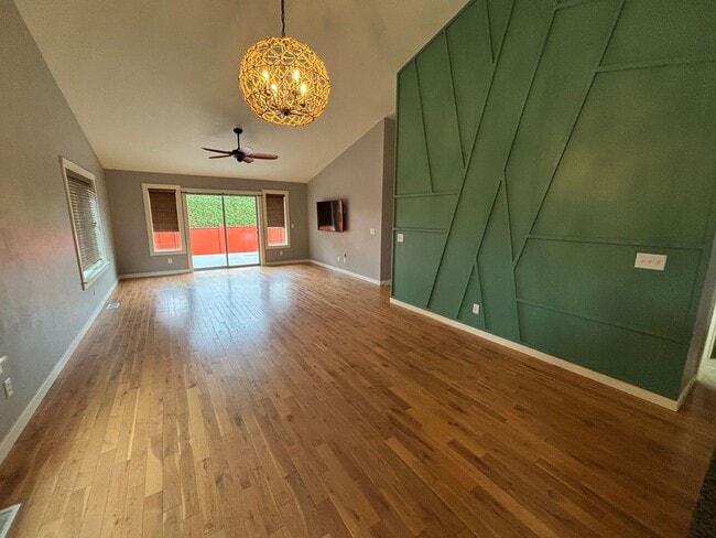 Photo - 1689 Aaron Dr