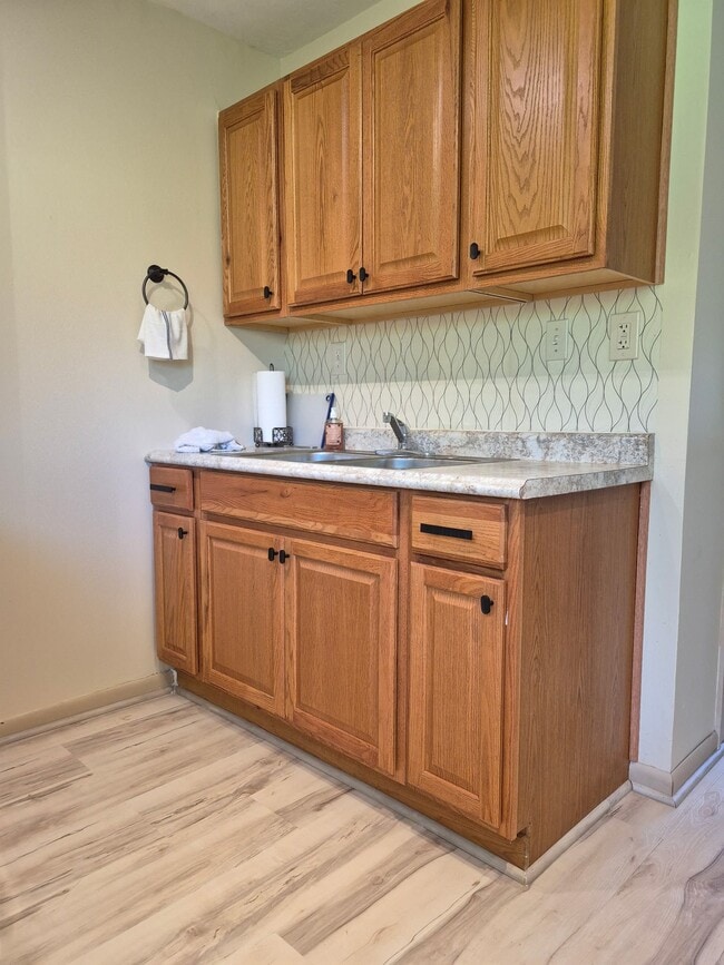 Photo - 81 W North St Unit E