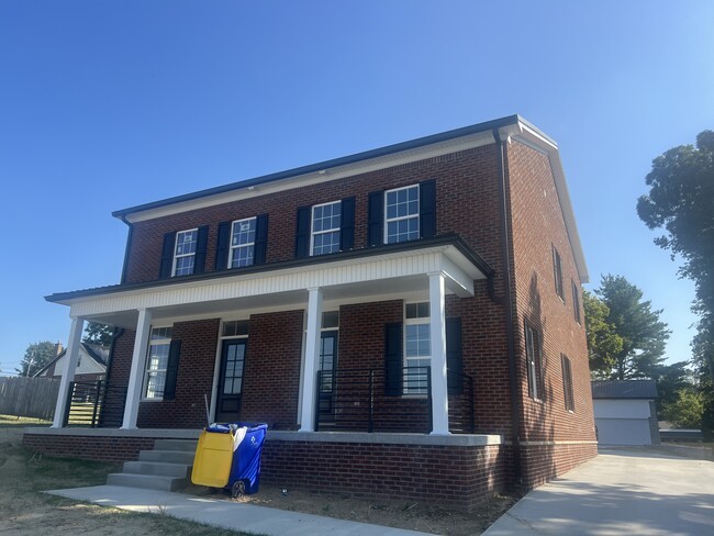 Building Photo - 205 Walker St Unit A