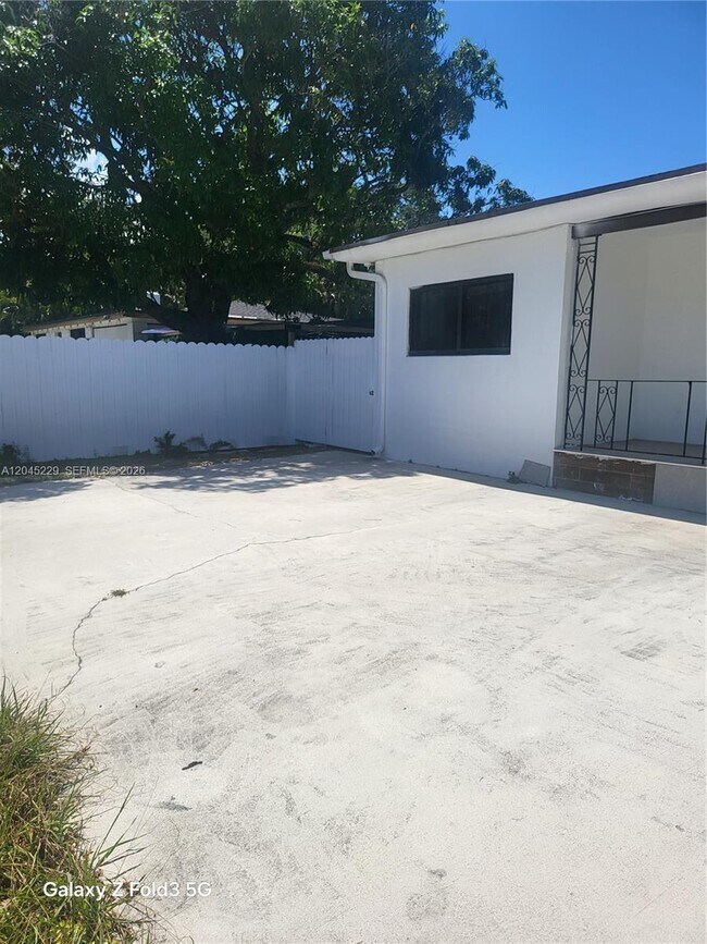 2467 NW 95th Terrace Unit Front