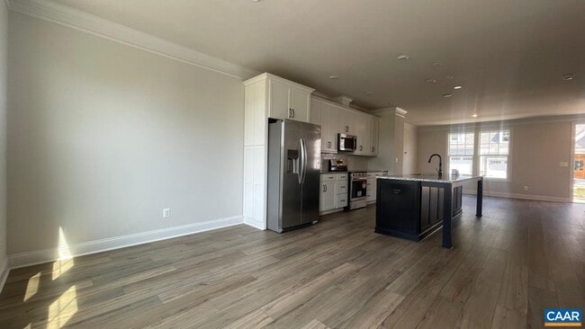 Photo - 4006 Varick St