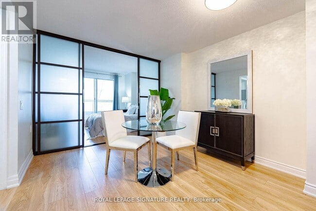 Photo - 21 Hillcrest Ave Unit 209