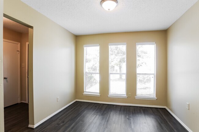 Photo - 3719 Lemon Tree Ln