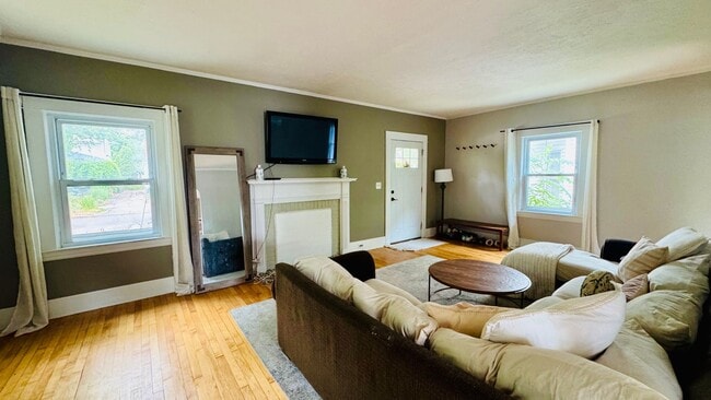 Photo - 360 Carlton Ave SE