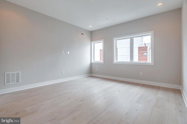 Photo - 619 N 4th St
